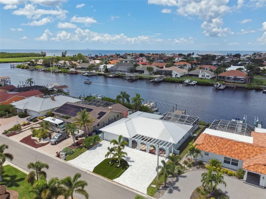 919 CHIPAWAY DRIVE APOLLO BEACH, FL 33572