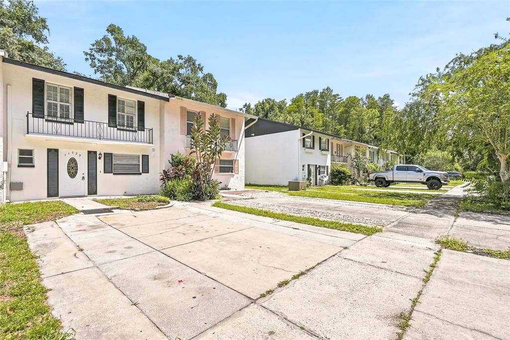 11729 WESSON CIR E TAMPA, FL 33618