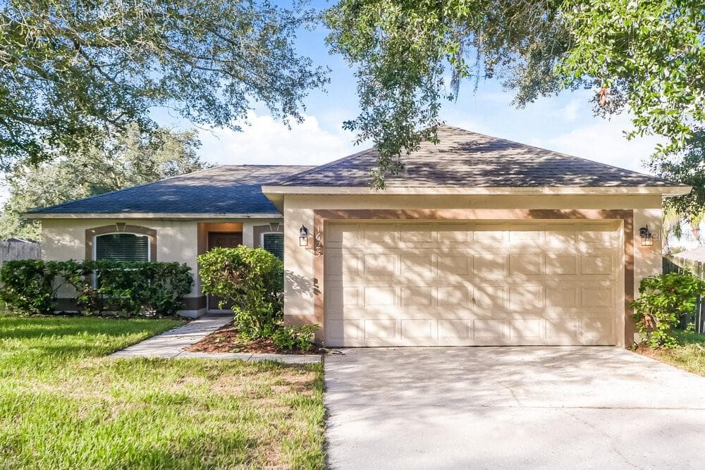 1623 MUIR CIRCLE CLERMONT, FL 34711