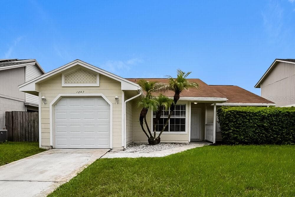 1247 HOLLY SPRINGS CIRCLE ORLANDO, FL 32825