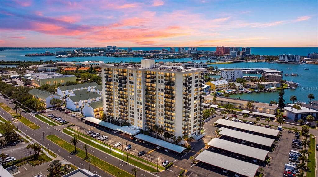 400 ISLAND WAY UNIT 805 CLEARWATER, FL 33767