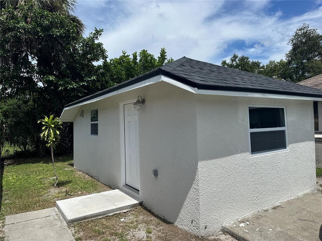 2901 20TH STREET N UNIT B ST PETERSBURG, FL 33713