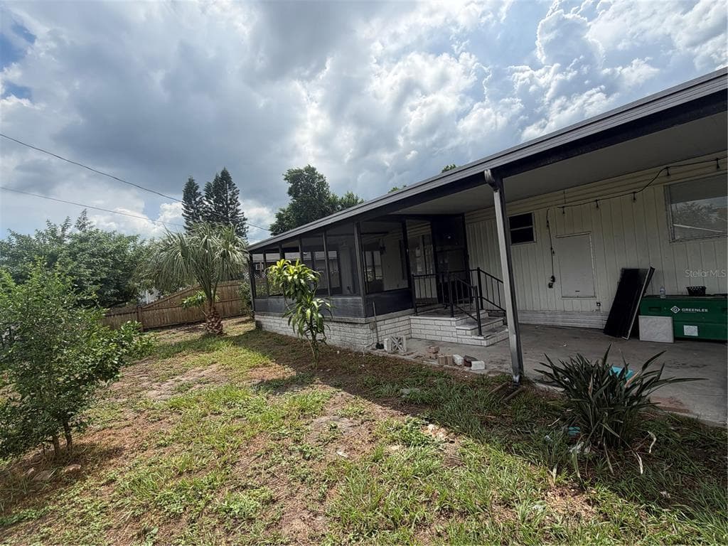 1925 HOLIDAY DRIVE HOLIDAY, FL 34691