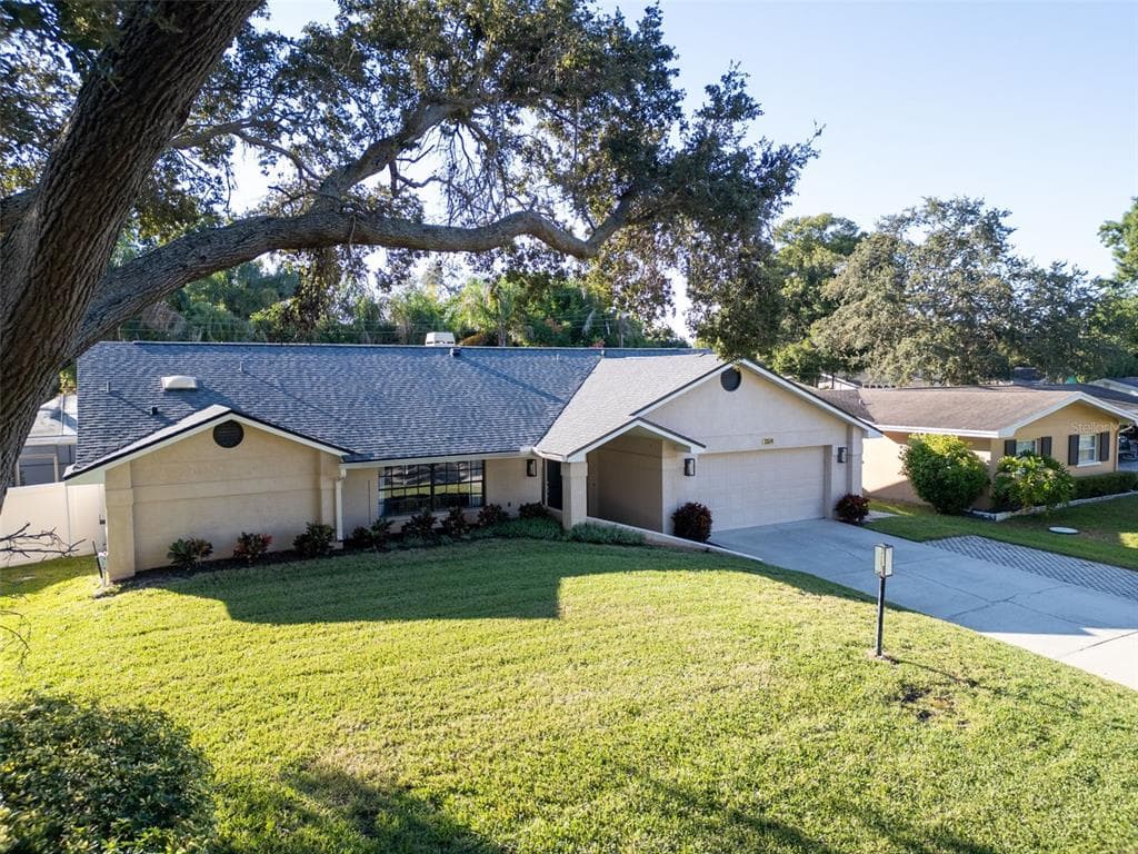 1374 VIEWTOP DRIVE CLEARWATER, FL 33764