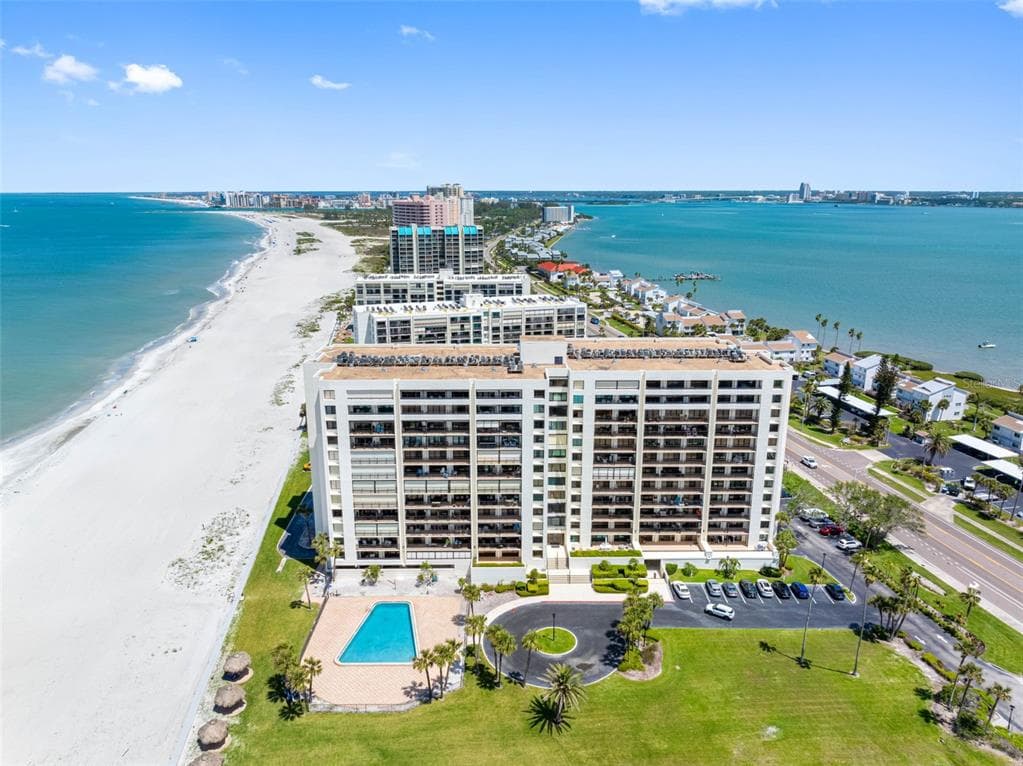 1460 GULF BOULEVARD UNIT 702 CLEARWATER BEACH, FL 33767