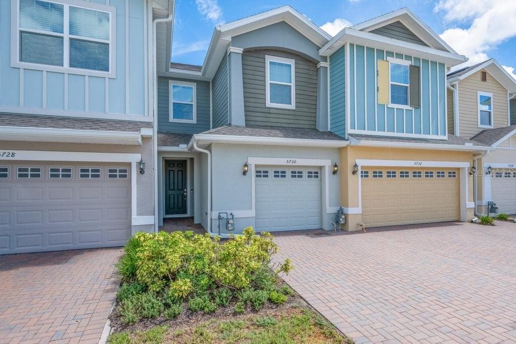 5730 SKYTOP LANE LITHIA, FL 33547