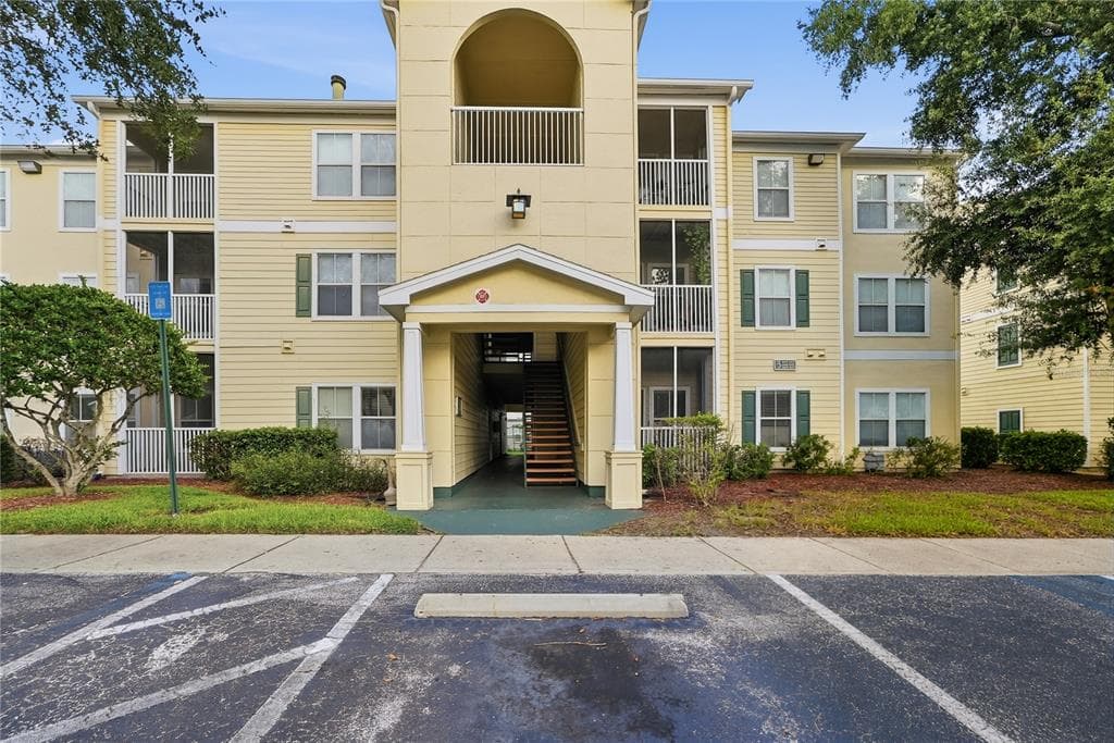 18471 BRIDLE CLUB DRIVE TAMPA, FL 33647