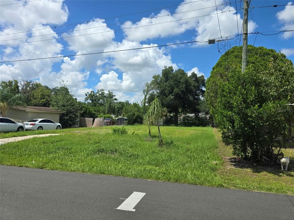 8714 N HYALEAH ROAD TAMPA, FL 33617