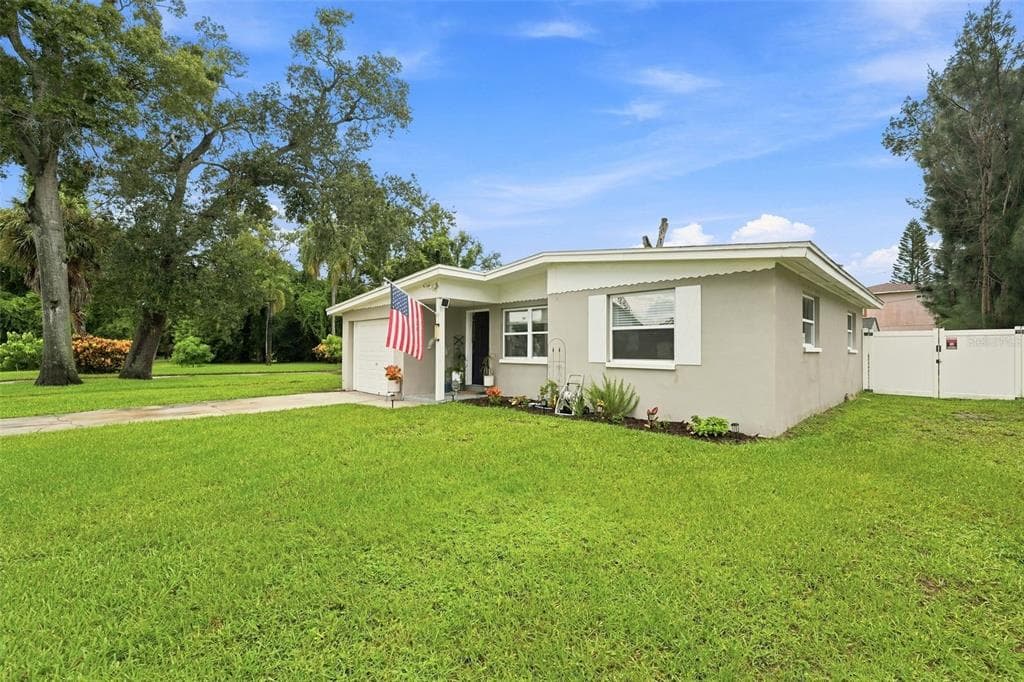 1773 EZELLE AVENUE LARGO, FL 33770