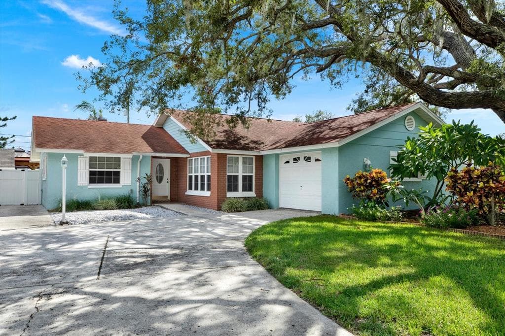 1601 AVOCA DRIVE TARPON SPRINGS, FL 34689