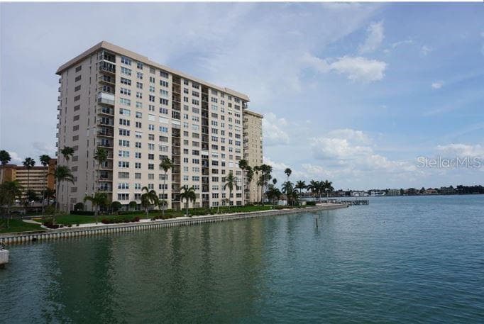 5220 BRITTANY DRIVE UNIT 910 ST PETERSBURG, FL 33715