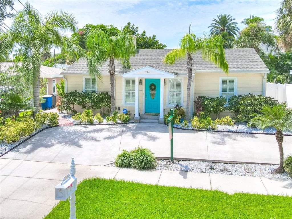 744 BAY ESPLANADE CLEARWATER BEACH, FL 33767