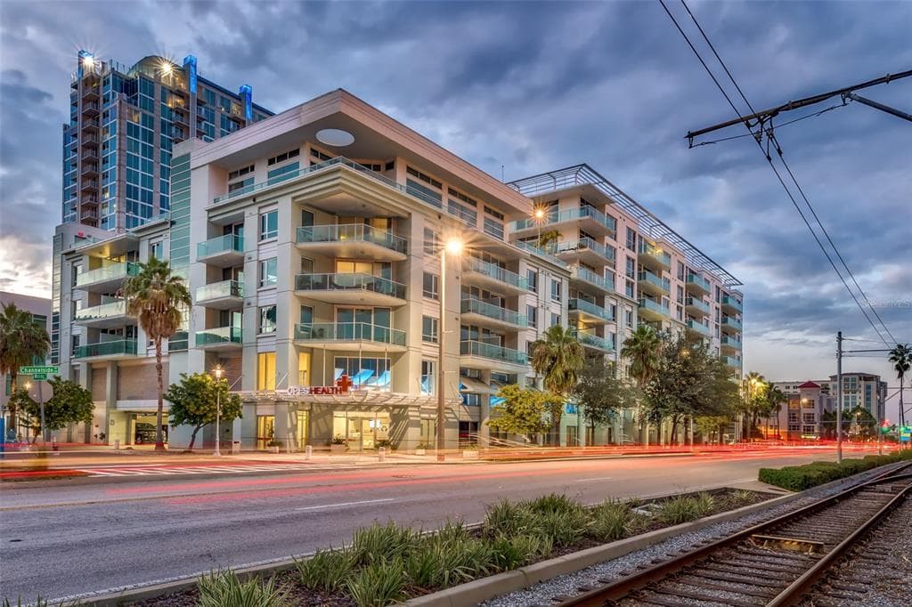 111 N 12TH STREET UNIT 1706 TAMPA, FL 33602