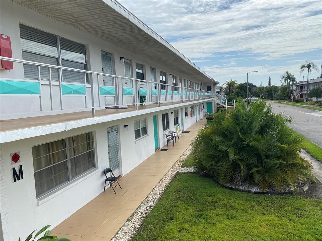 2011 58TH AVENUE N UNIT 22