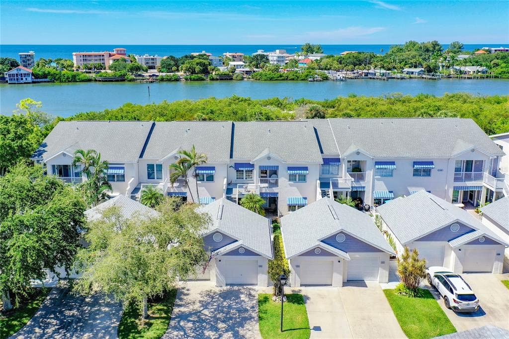 11535 SHIPWATCH WAY UNIT 1025 LARGO, FL 33774