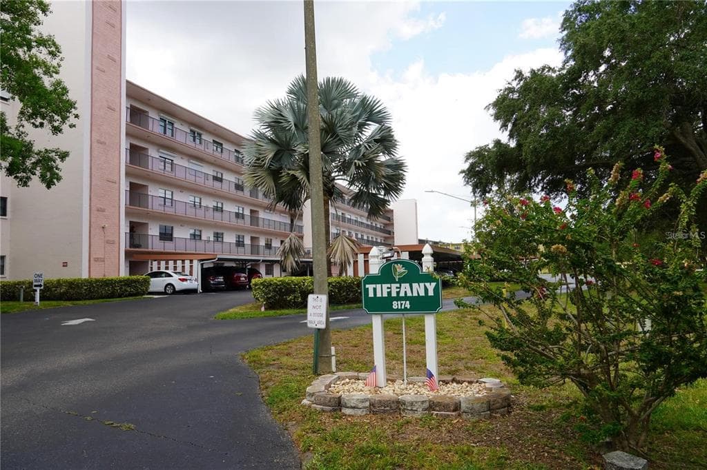 8174 TERRACE GARDEN DRIVE N UNIT 305 ST PETERSBURG, FL 33709