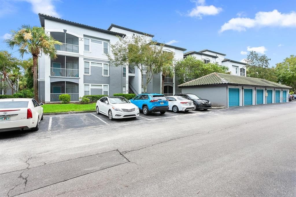 5607 LEGACY CRESCENT PLACE UNIT 304 RIVERVIEW, FL 33578