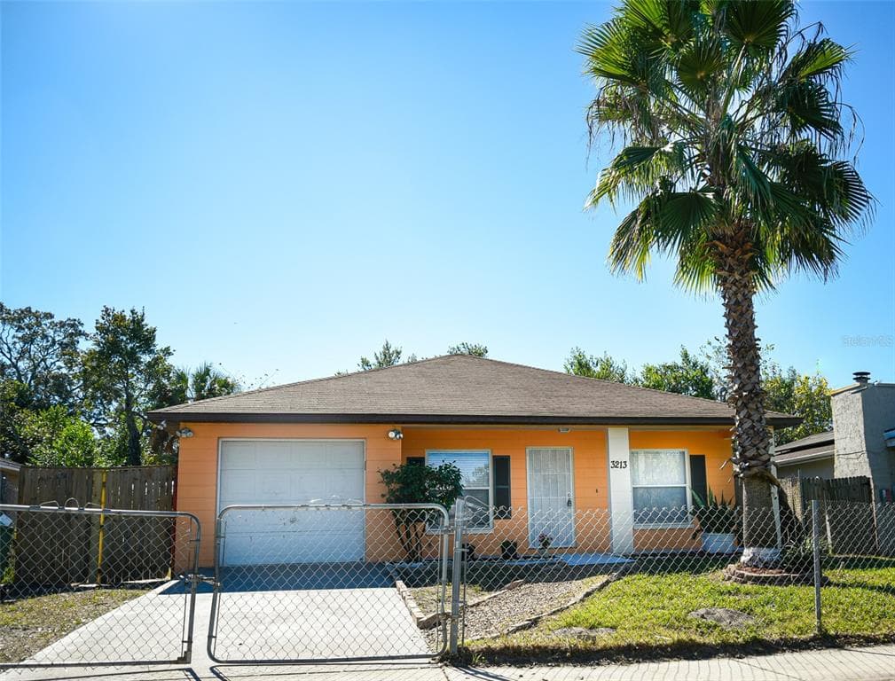 3213 E GIDDENS AVENUE TAMPA, FL 33610