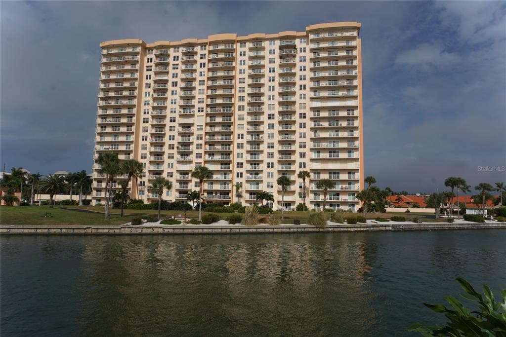 4900 BRITTANY DRIVE S UNIT 1204 ST PETERSBURG, FL 33715