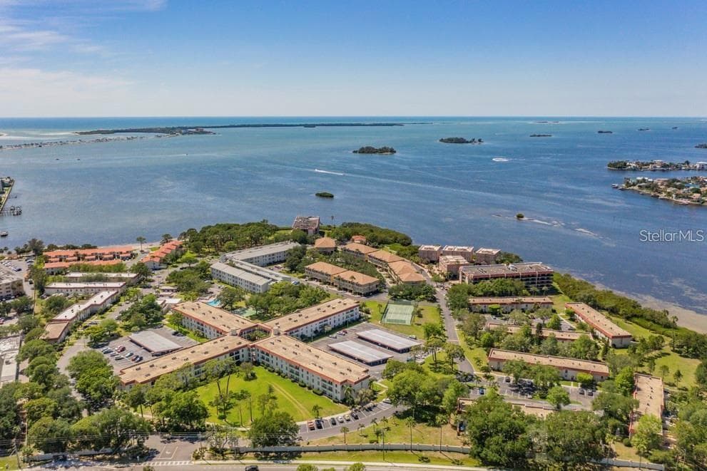 2700 BAYSHORE BOULEVARD UNIT 2303 DUNEDIN, FL 34698