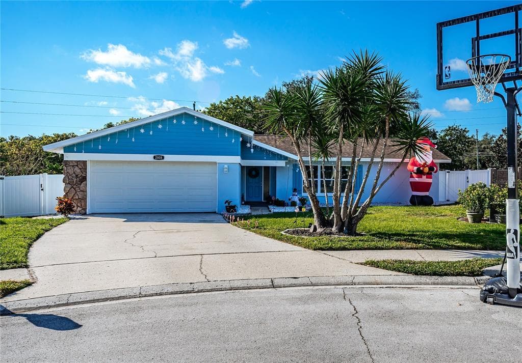 2808 OAK TREE COURT