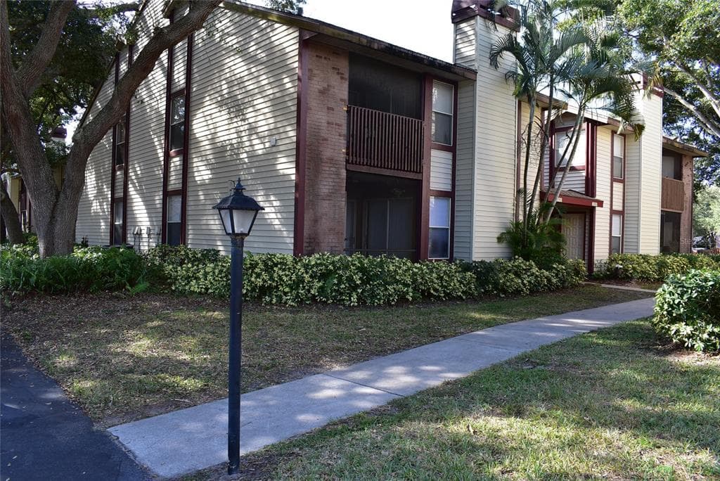 1595 NANTUCKET COURT UNIT 705 PALM HARBOR, FL 34683