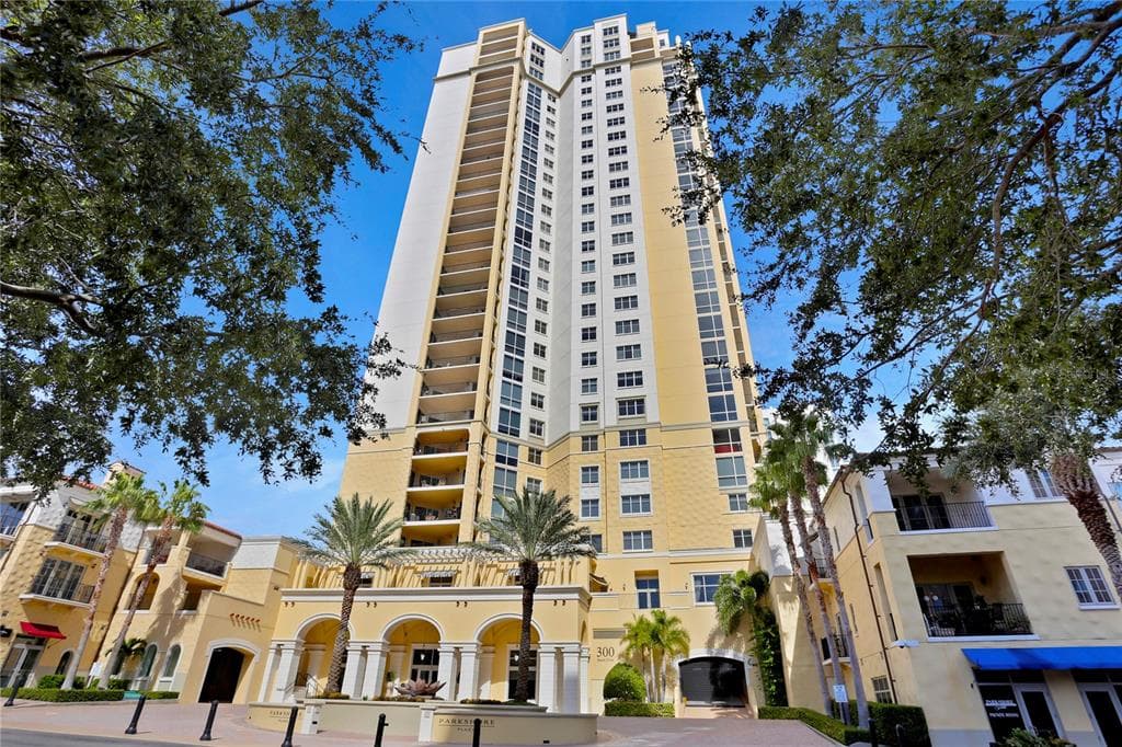 300 BEACH DRIVE NE UNIT 1504 ST PETERSBURG, FL 33701