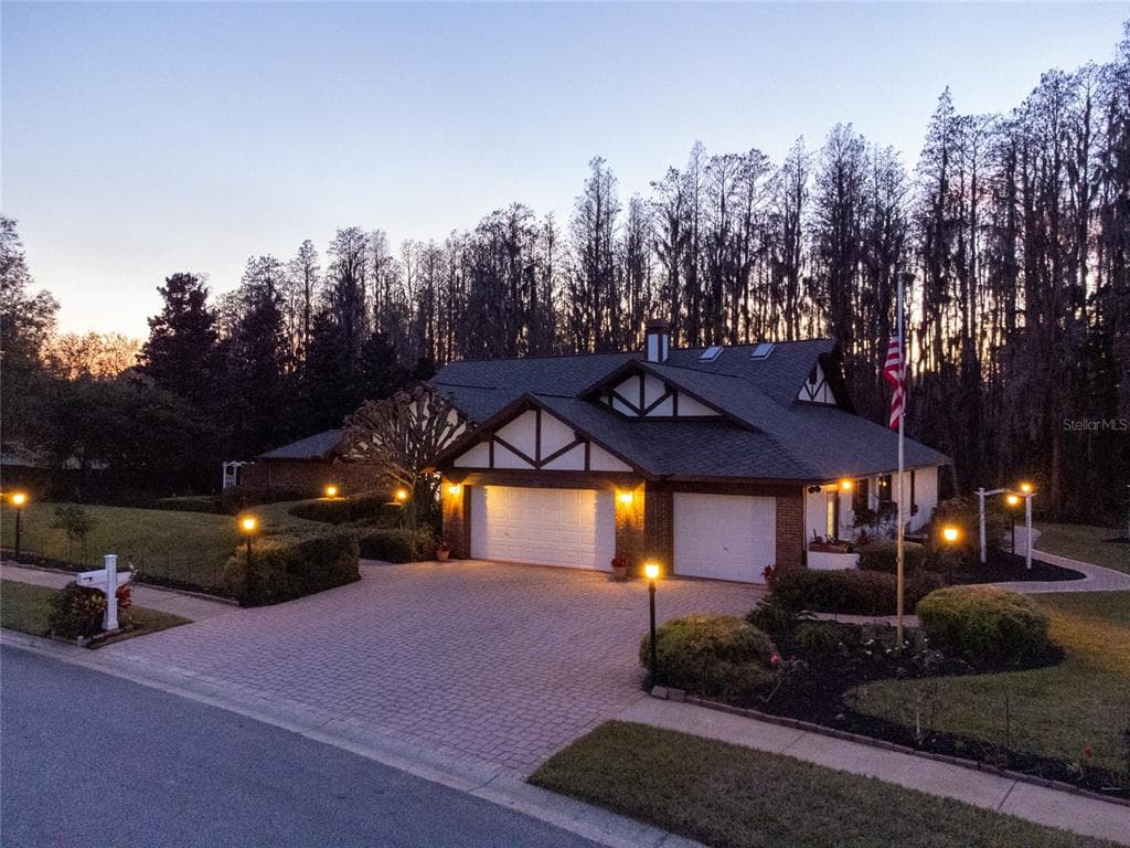 1045 WISPER RUN COURT