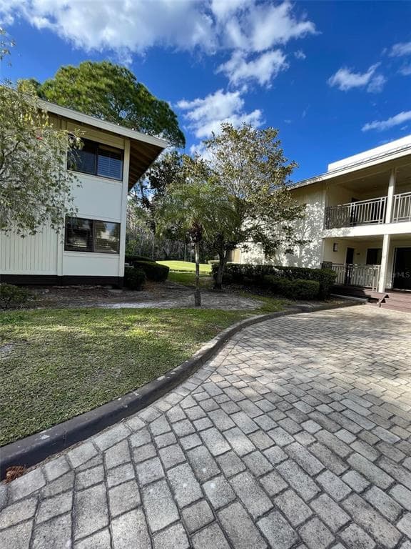 4752 FOX HUNT DRIVE UNIT 814 WESLEY CHAPEL, FL 33543