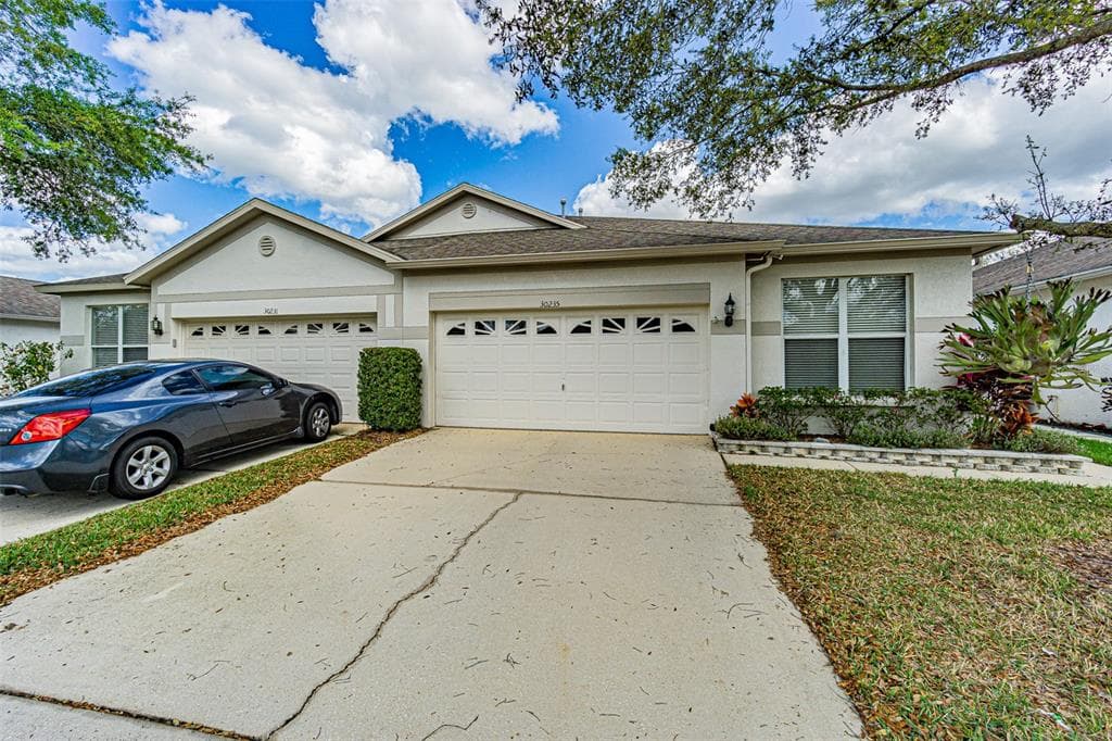 30235 EMMETTS COURT WESLEY CHAPEL, FL 33543