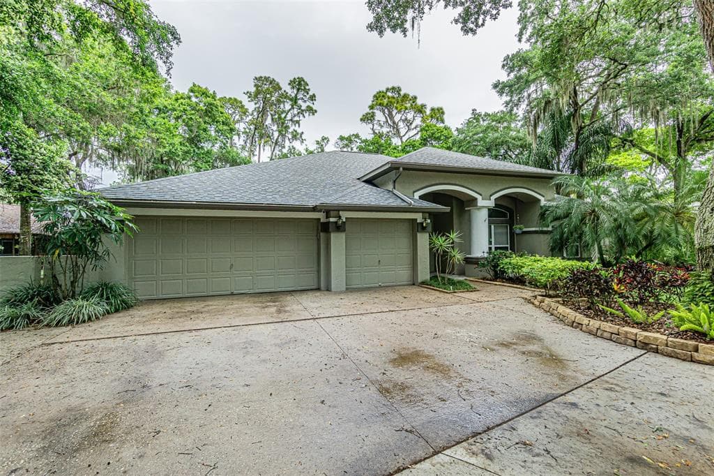 2104 CROOKED CREEK WAY VALRICO, FL 33596