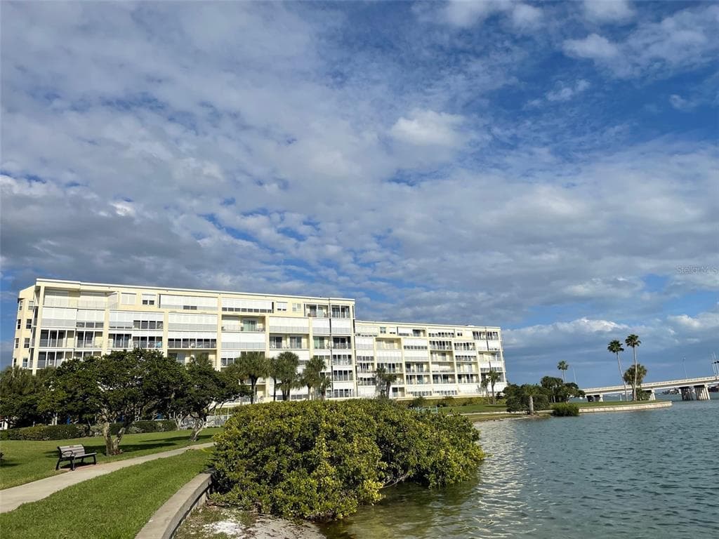 7872 SAILBOAT KEY BLVD S BOULEVARD S UNIT 504 SOUTH PASADENA, FL 33707