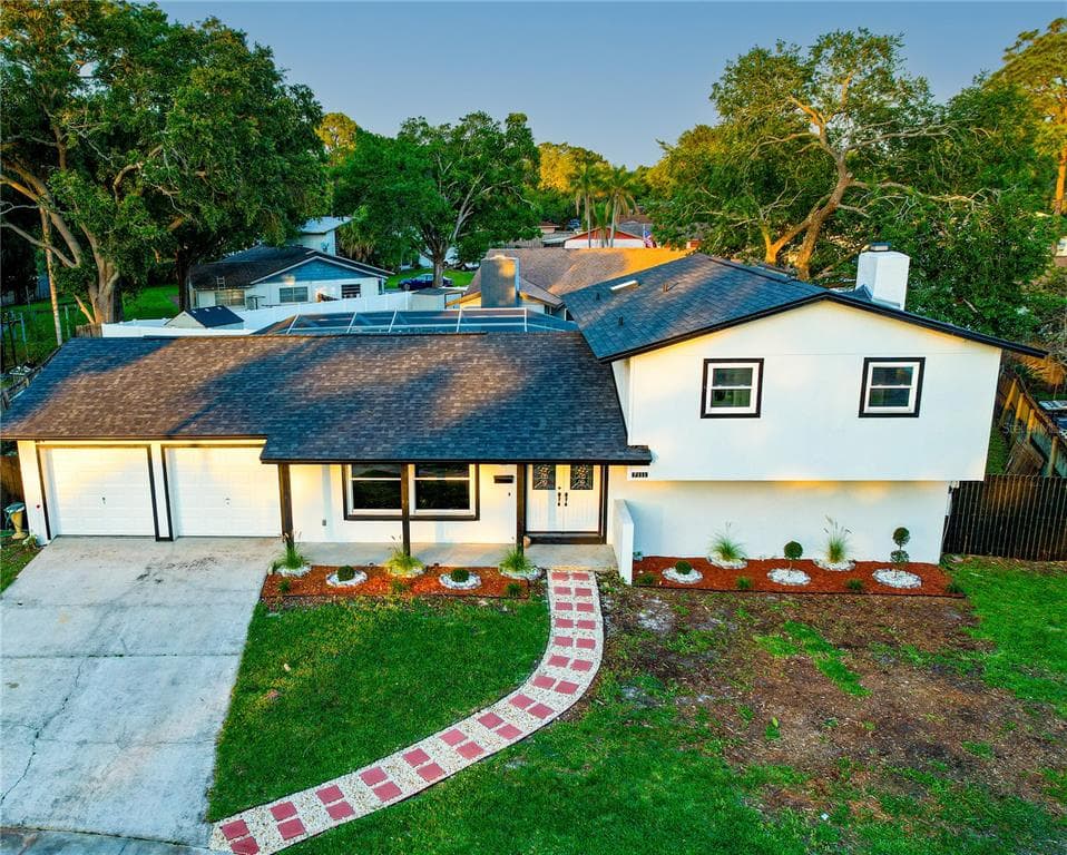 7111 GATEWAY COURT