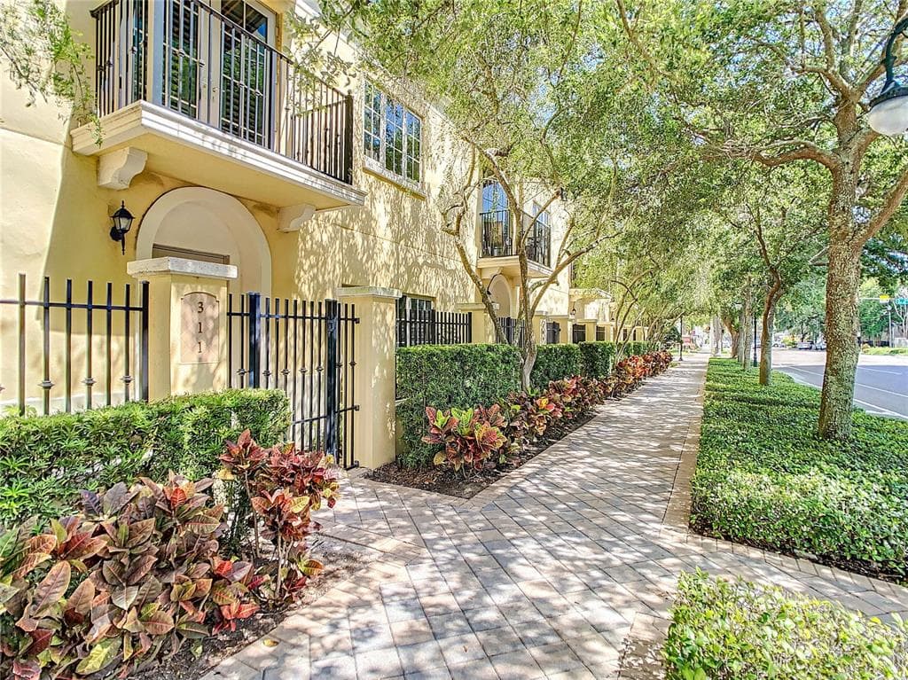 300 BEACH DRIVE NE UNIT 311 ST PETERSBURG, FL 33701
