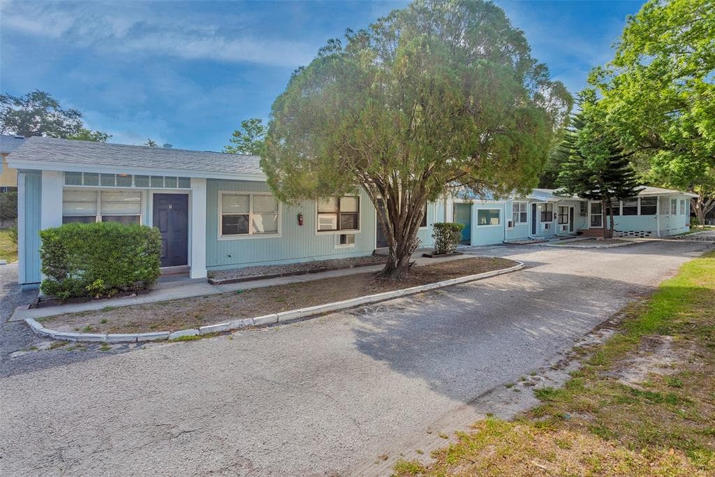1102 SUNSET POINT ROAD UNIT 3 CLEARWATER, FL 33755