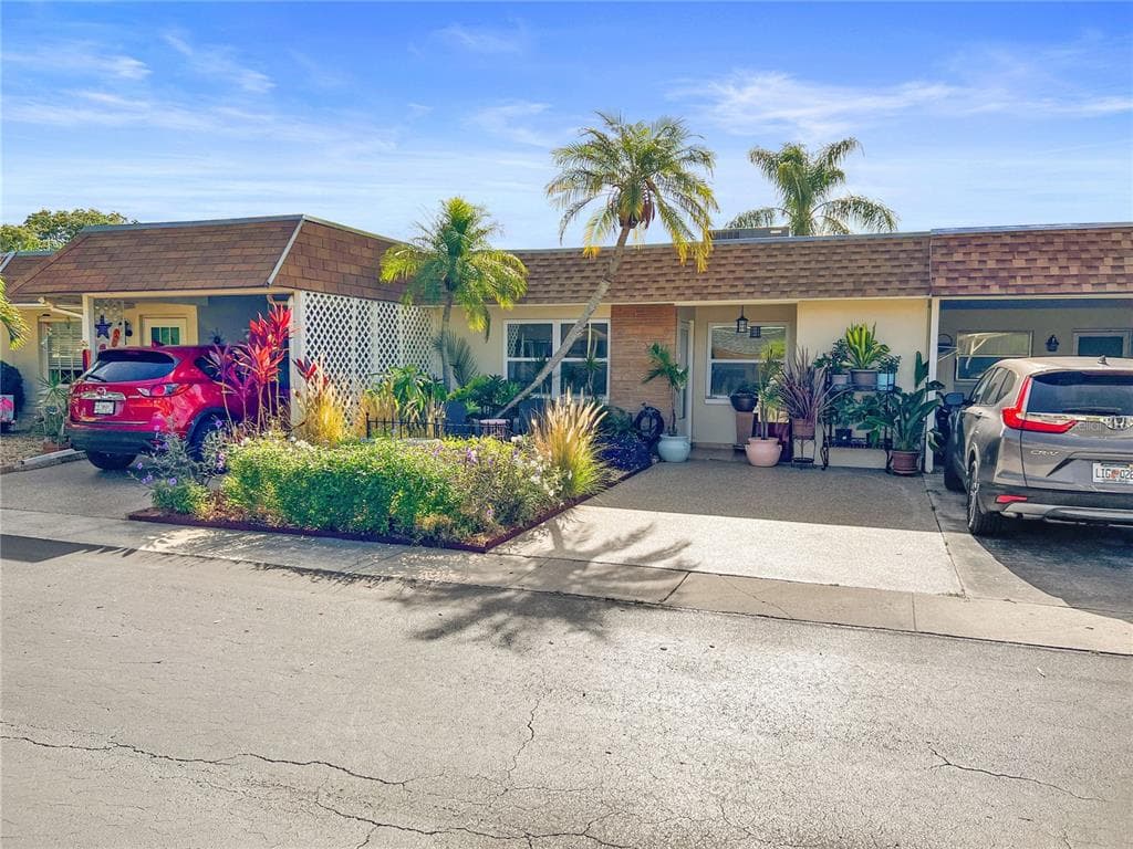 133 SKY LOCH DRIVE W