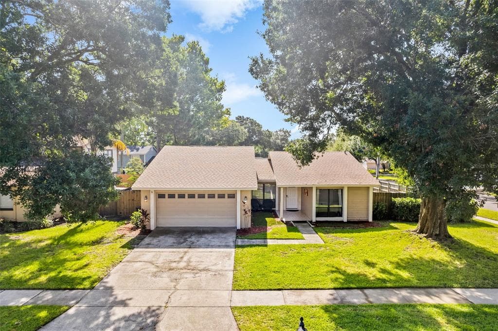 15701 COUNTRY LAKE DRIVE