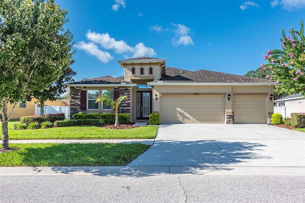 2226 VALTERRA VISTA WAY VALRICO, FL 33594