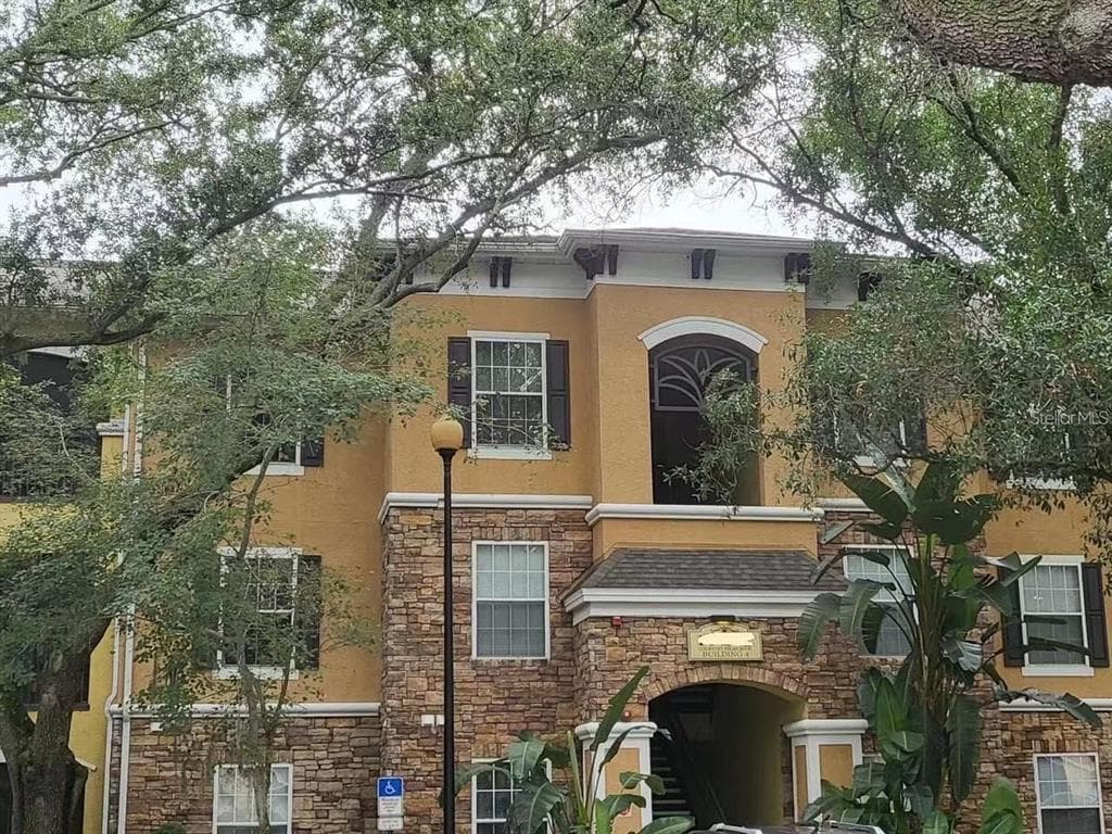 10121 COURTNEY PALMS BOULEVARD UNIT 102 TAMPA, FL 33619