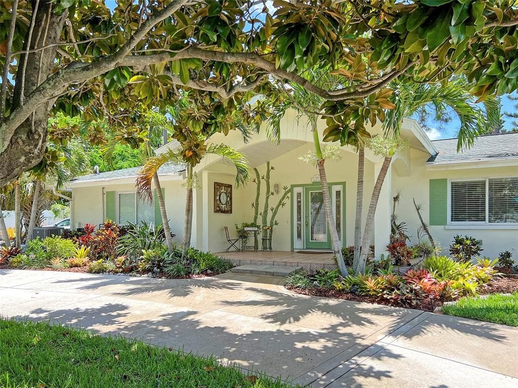 401 BAMBOO LANE
