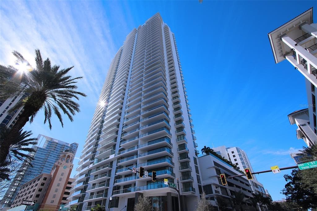 100 1ST AVENUE N UNIT 303 ST PETERSBURG, FL 33701