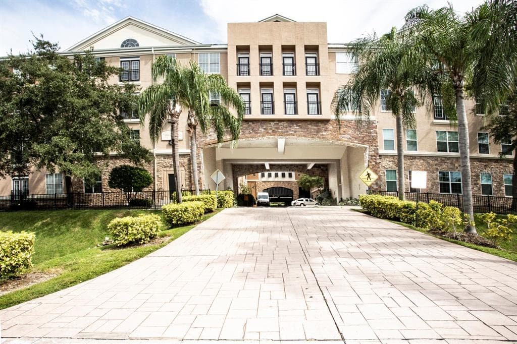 4221 W SPRUCE STREET UNIT 2215