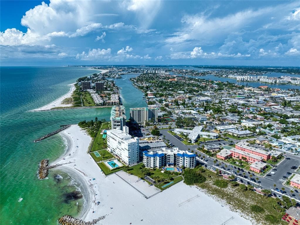 6950 BEACH PLAZA UNIT 102 ST PETE BEACH, FL 33706