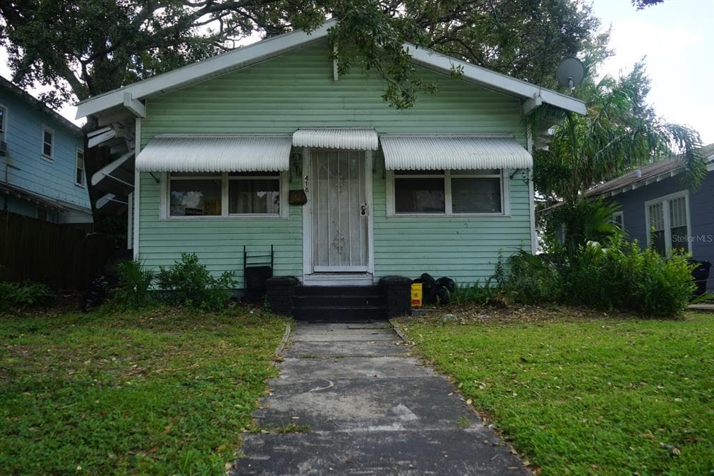 418 W AMELIA AVENUE