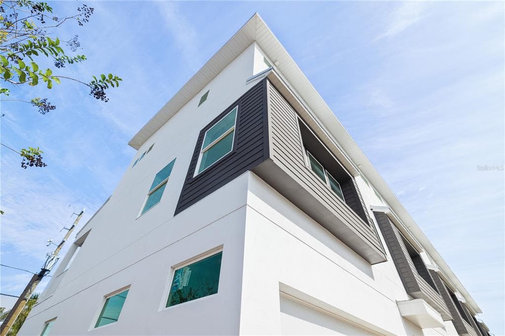21 29TH STREET N ST PETERSBURG, FL 33713