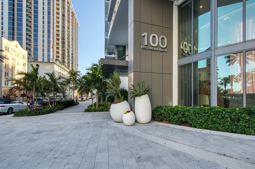100 1ST AVENUE N UNIT 807