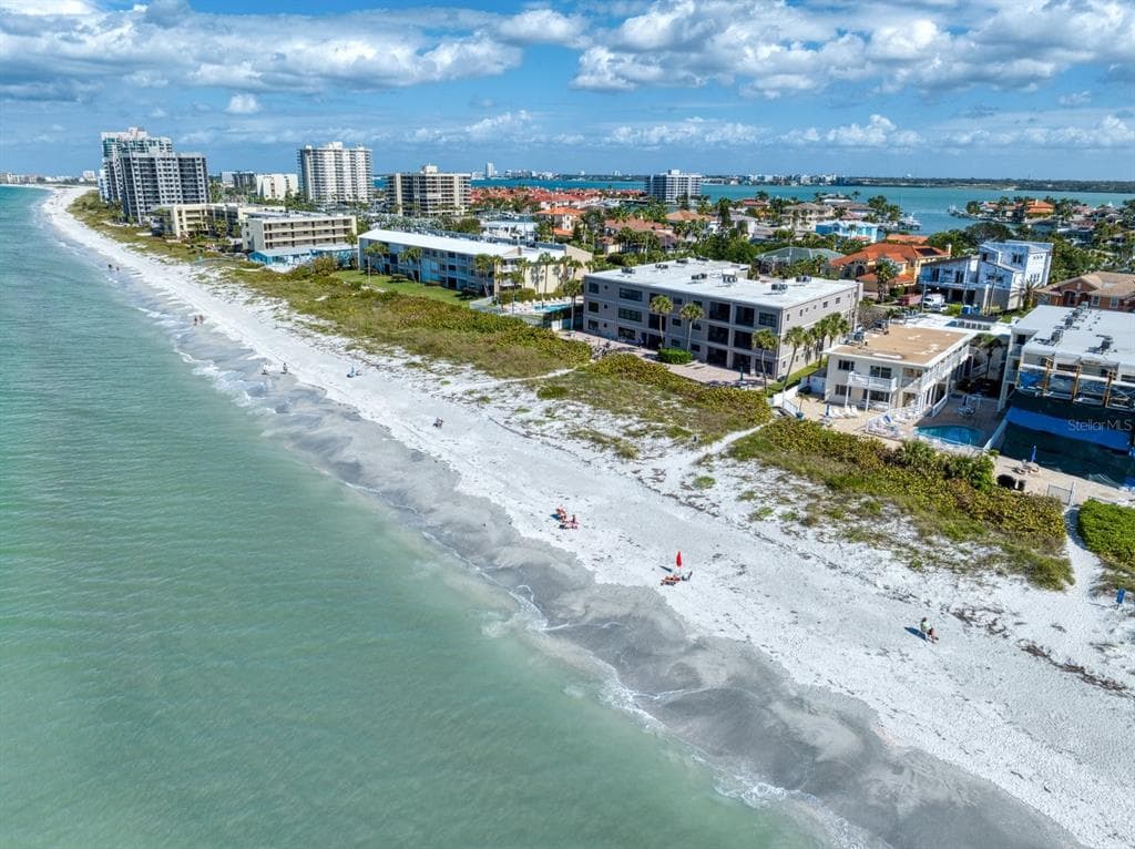 3210 GULF BOULEVARD UNIT 302 BELLEAIR BEACH, FL 33786
