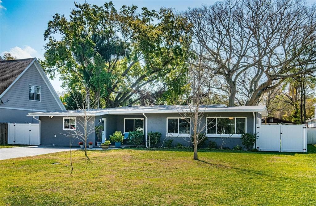 4106 W MCKAY AVENUE TAMPA, FL 33609