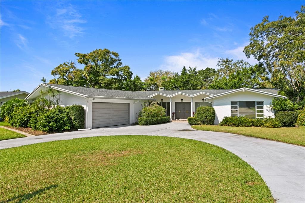 214 CRESTWOOD LANE