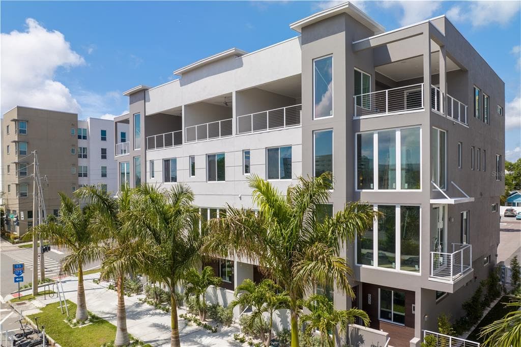 559 4TH AVENUE S ST PETERSBURG, FL 33701
